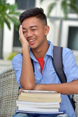 mutlu erkek öğrenci