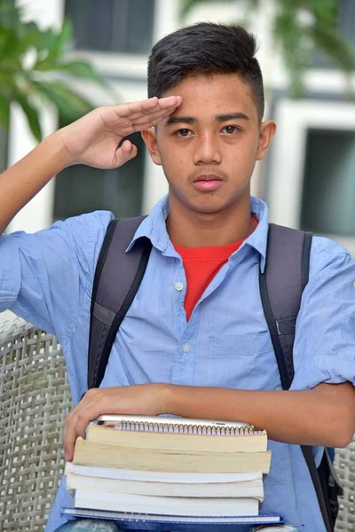 Asiatische Junge Student Saluting — Stockfoto