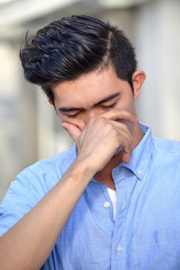 Filipino adam ve üzüntü