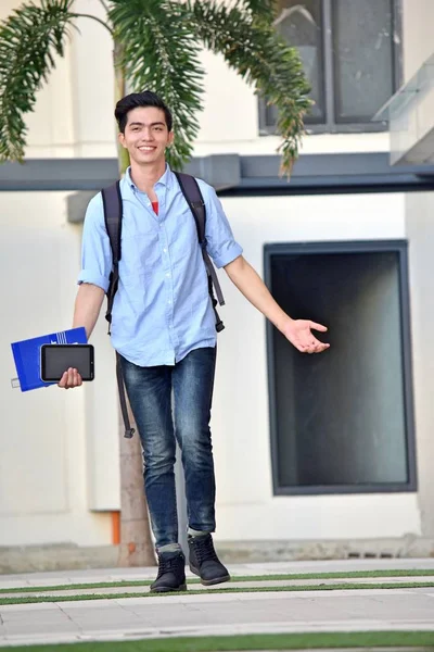 Stilig Filippinska Manlig Student Leende Promenader — Stockfoto