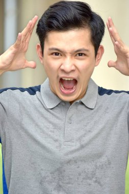 Endişeli yakışıklı çeşitli genç