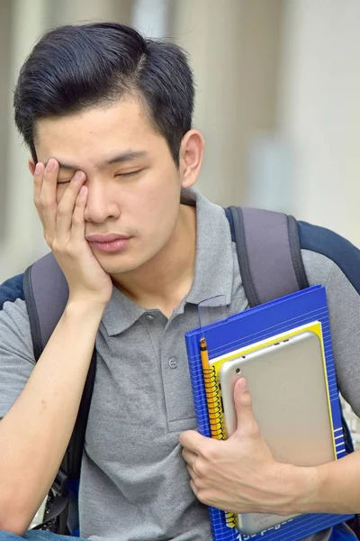 Manlig Student Tänkande — Stockfoto