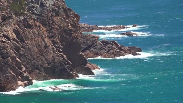 海岸线水和岩石 — 图库视频影像