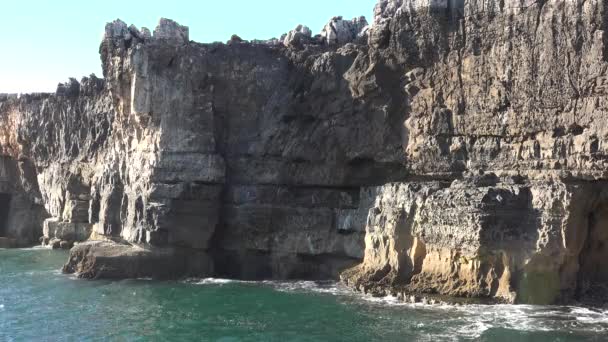 Kliffen aan de kust of Bluffs — Stockvideo