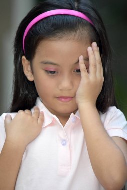 Kayıtsız bir kadın çocuk