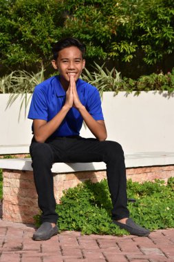 Praying Yakışıklı Çeşitli Genç