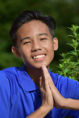 İyi Görünümlü Çocuk Dua