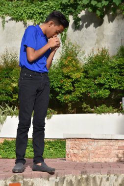 Dua eden bir azınlık çocuk