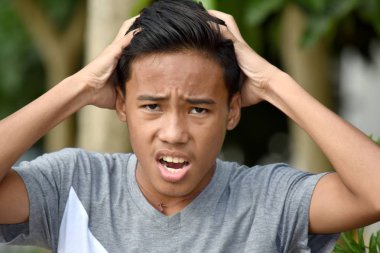 Stresli Asyalı Çocuk