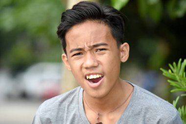 Bir kızgın azınlık kişi