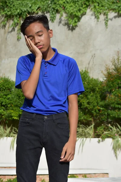 Filippijnse man en verdriet — Stockfoto