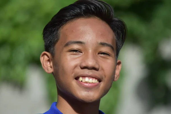 Ένα ασιατικό αγόρι χαμογελαστός — Φωτογραφία Αρχείου