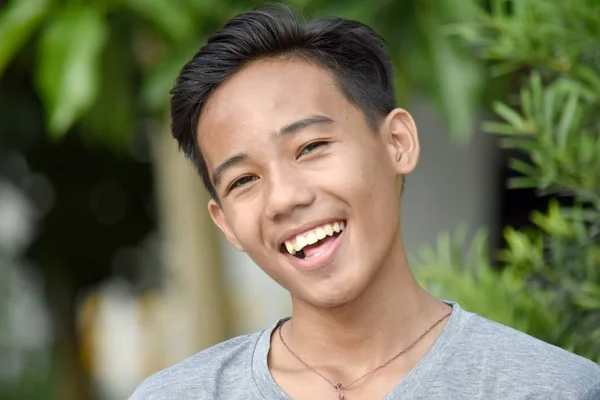 Jovem Asiático Masculino Sorrindo — Fotografia de Stock