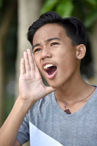 Niño filipino joven cantando —  Fotos de Stock