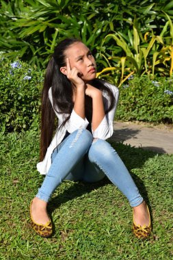 Genç Asyalı Kadın Kararı