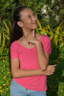 Asyalı bir kadın düşünme