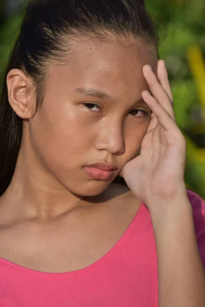 Eine beunruhigende asiatische Weibchen — Stockfoto