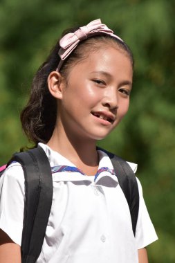 Gülümseyen Filipinli Öğrenci Genç Kız