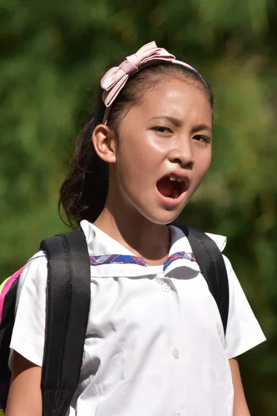 Filipina estudiante femenina gritando — Foto de Stock