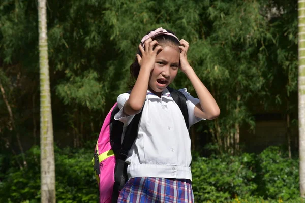 Una chica de escuela estresante — Foto de Stock