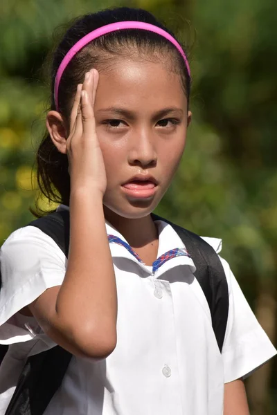 Filipina chica estudiante mala salud — Foto de Stock