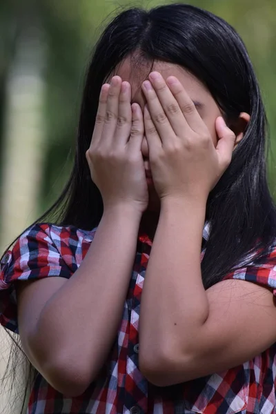 Utanç Verici Bir Kız Çocuk