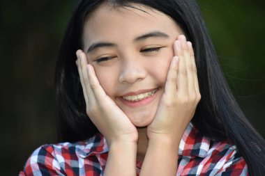 Asyalı kız ve mutluluk