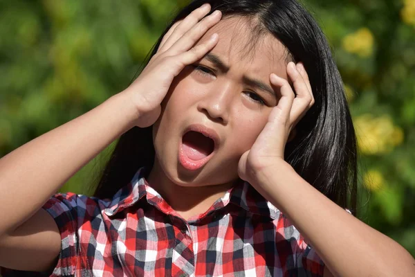 Endişeli bir dişi ergen