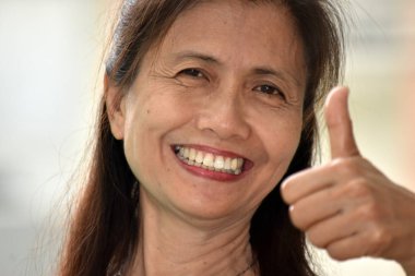 Thumbs Up ile Azınlık Gramma