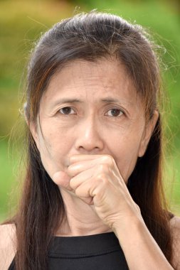 Hasta bir kadın kıdemli