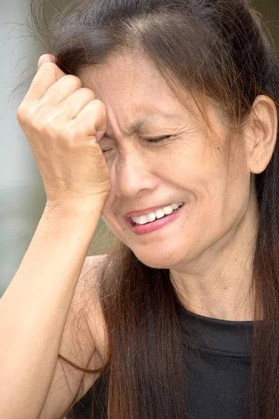 Tränenreiche Seniorin — Stockfoto