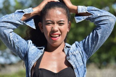 Stresli bir çekici kadın