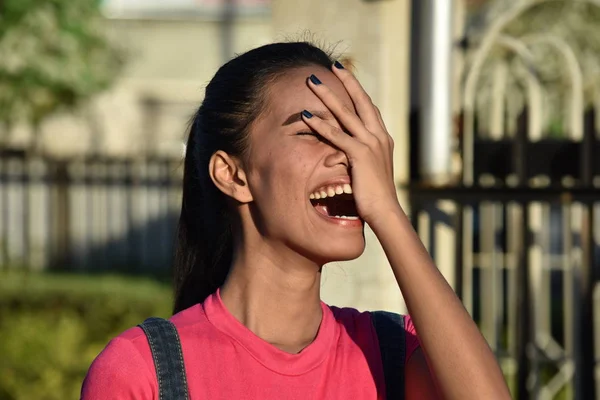 Atractiva filipina mujer y risa — Foto de Stock
