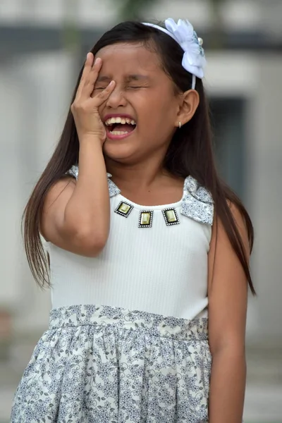 Ängstliches junges filipina Mädchen — Stockfoto