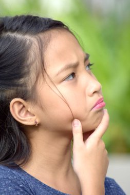 Karar farklı bir kız