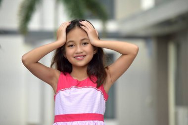 Unutkan Güzel Filipinli Tween