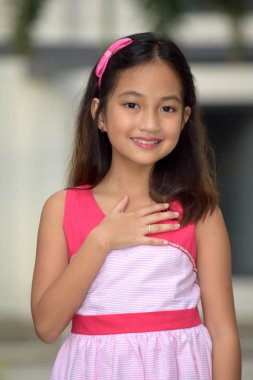 Asyalı Kadın Ve Takdir Elbise Giyen