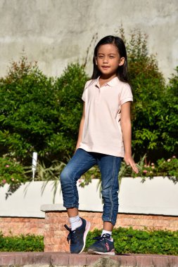 Poz Pretty Filipina Kız Gençlik