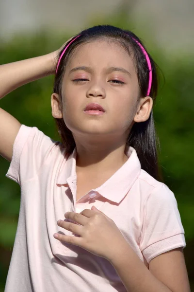 Preocupado bela Filipina menina — Fotografia de Stock