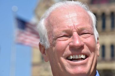 Gülen Yetişkin Erkek Politikacı