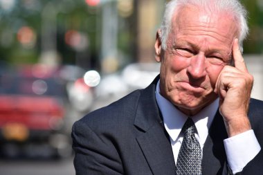 Yetişkin İş Yöneticisi Downtown Bir Karar Verme