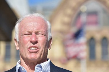 Talking Yetişkin Kıdemli Erkek Politikacı