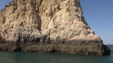 Okyanustaki Kaya Yapısı