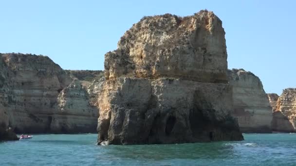 Oceano e Isola di roccia — Video Stock