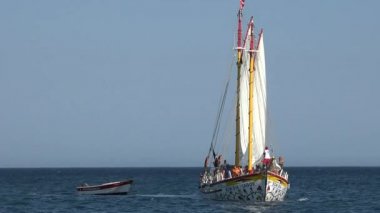 Okyanusta Turist Yelkenlisi