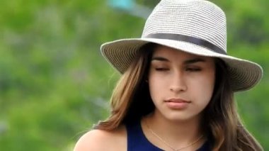 Sıkıcı ve duygusuz Genç Kız