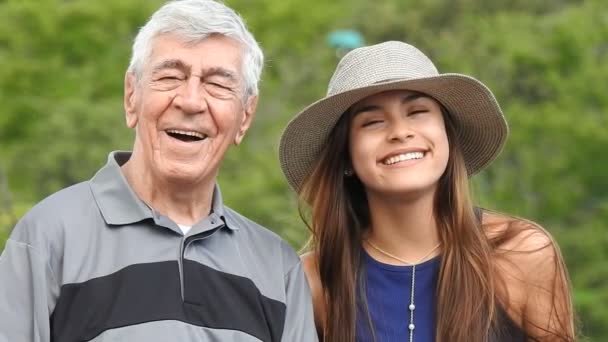 Happy Family Grand-père et petite-fille — Video
