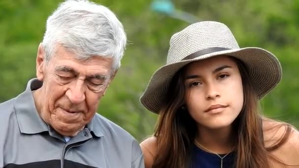 Kakek Hispanik Dan cucu — Stok Video