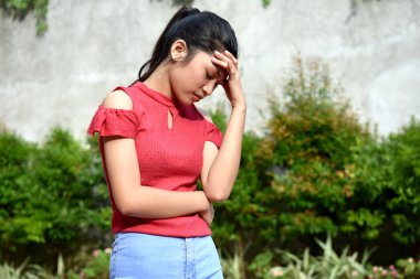 Yalnız Bir Genç Kız