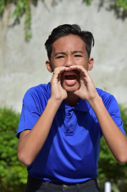 Bağıran Azınlık Teen Boy